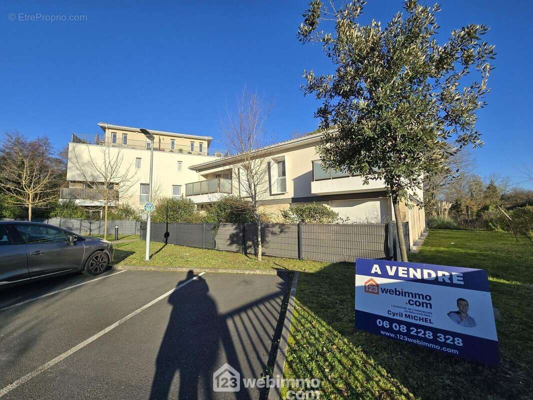 Dans une petite résidence sécurisée - Appartement à LE TAILLAN-MEDOC