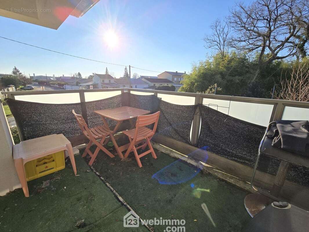 Puis un atout de taille : ce joli balcon de presque 6 m² - Appartement à LE TAILLAN-MEDOC