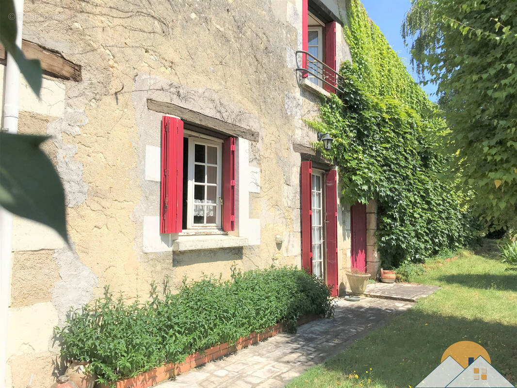 Maison à CHARRAIS