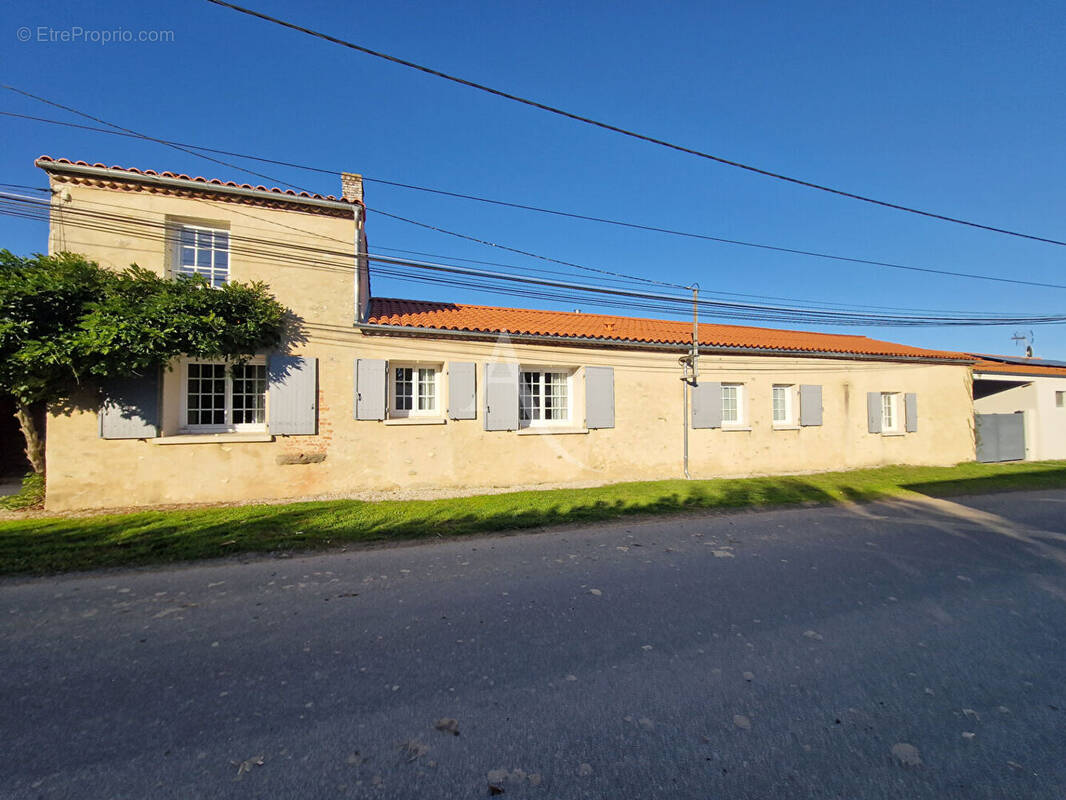 Maison à LA CHAPELLE-ACHARD