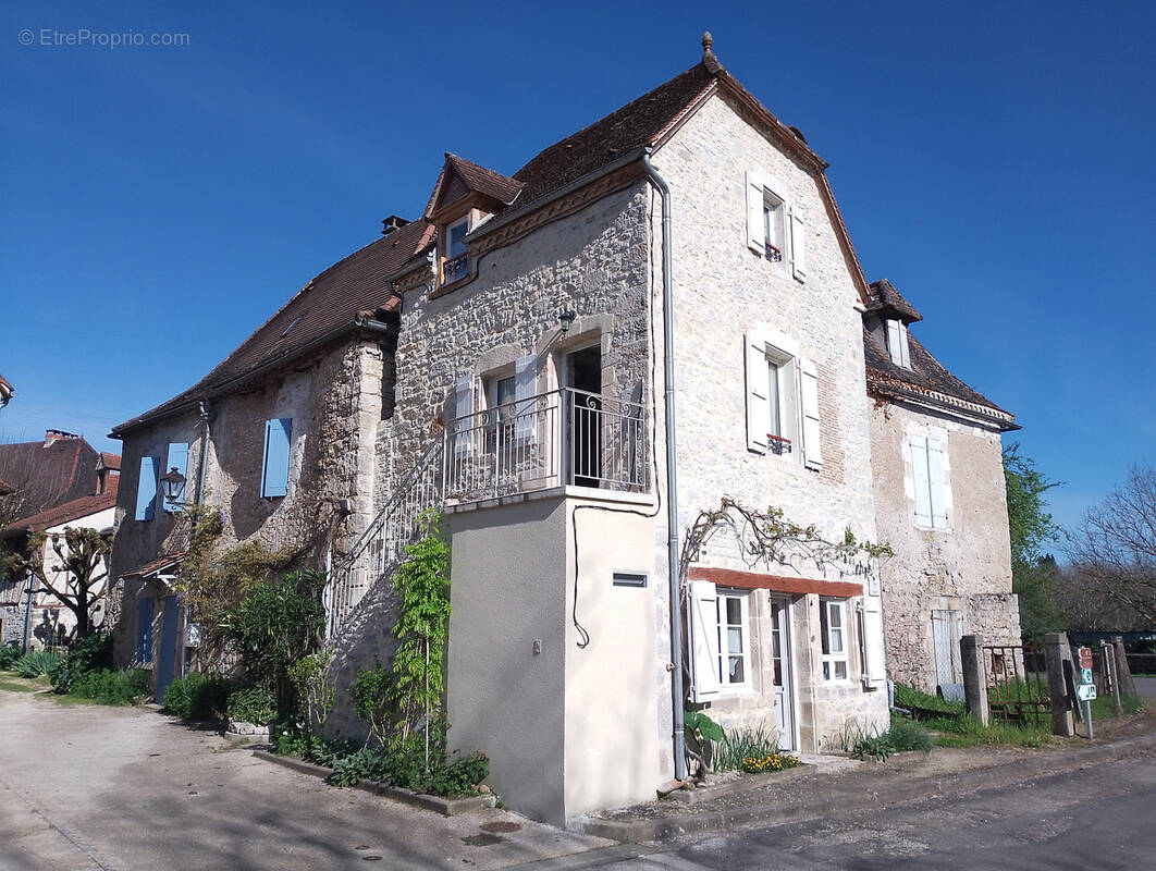 Maison à CREYSSE