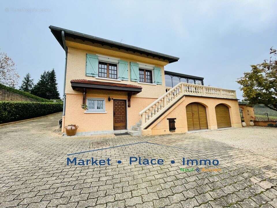 Maison,5 chambres, veranda, grand terrain, vue montagne, La - Maison à LA ROCHE-VINEUSE