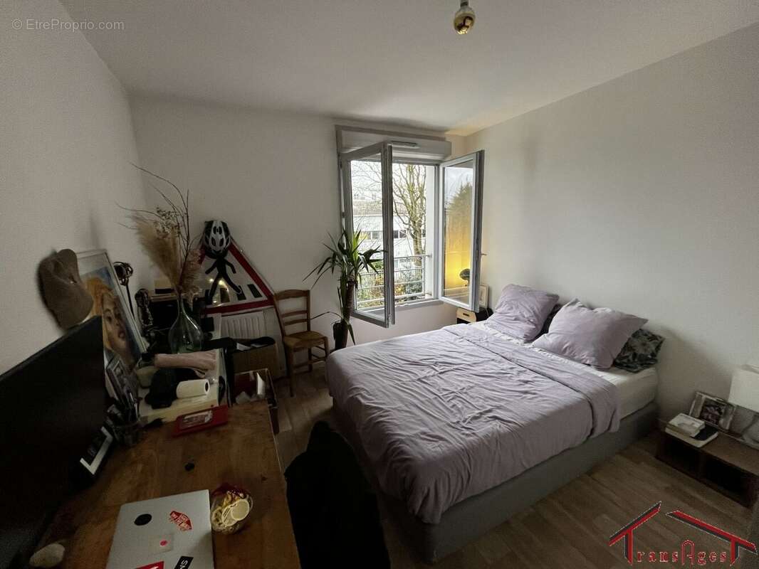 Chambre 12 m² - Appartement à ROMAINVILLE