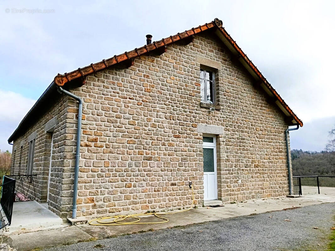 Appartement à RAZES