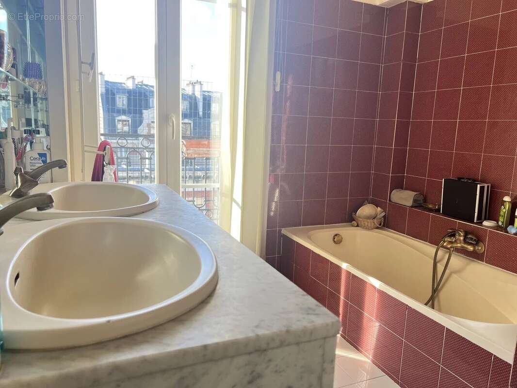 Appartement à PARIS-19E