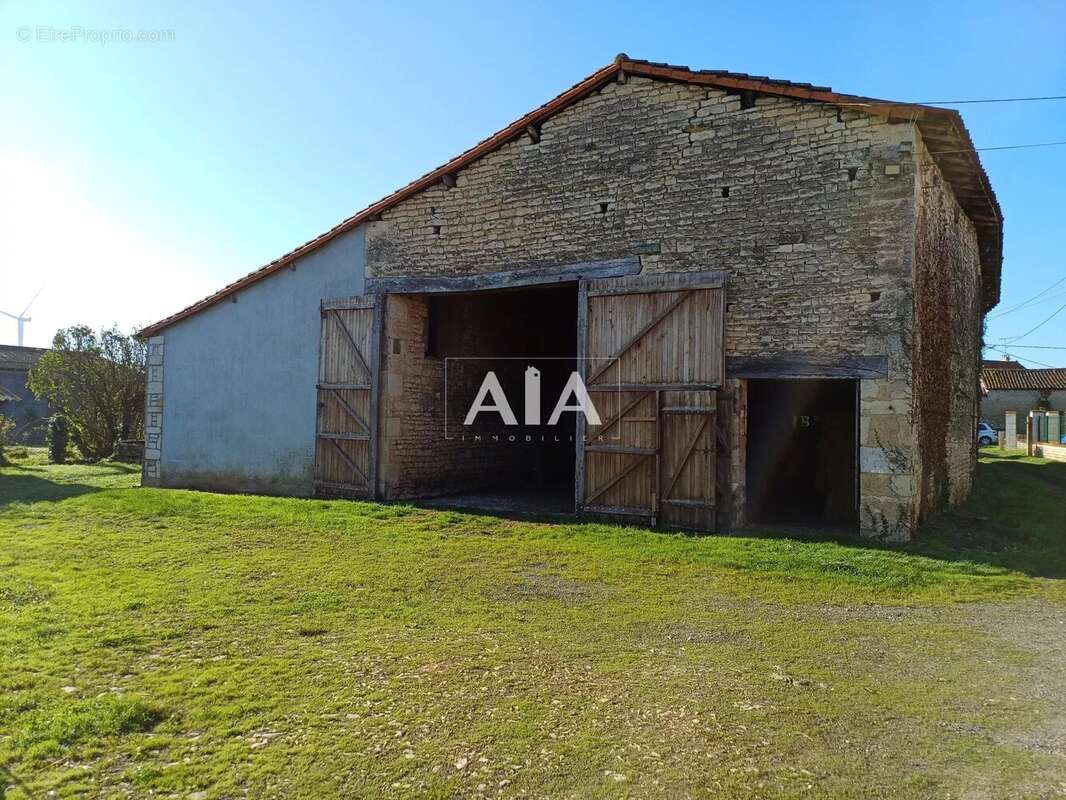 Maison à LA FAYE