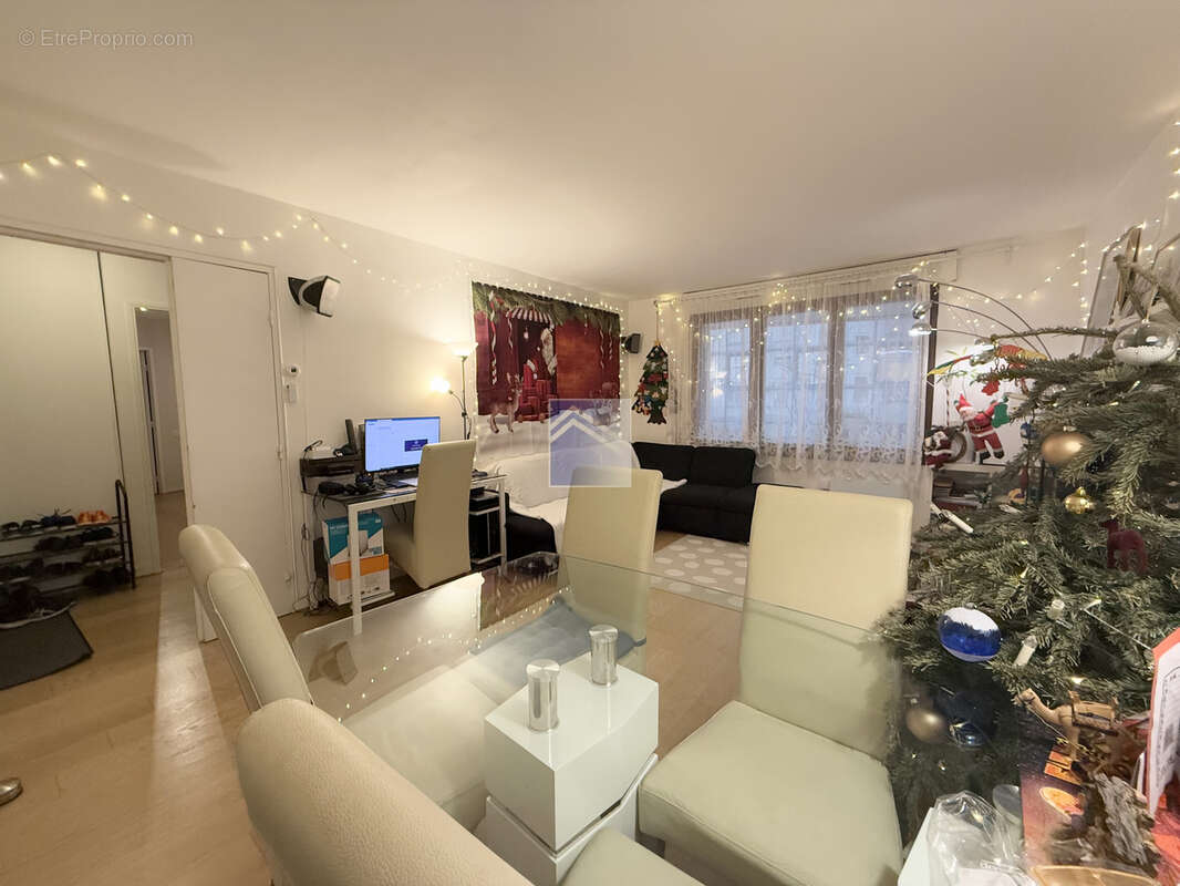 Appartement à COURBEVOIE