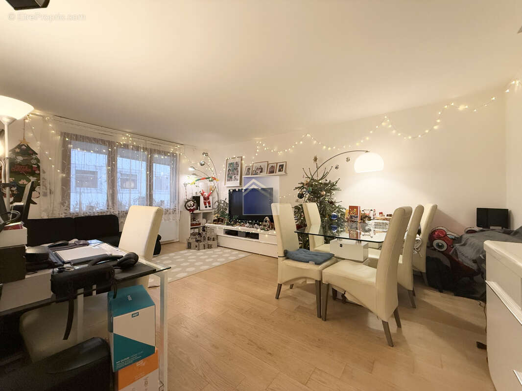 Appartement à COURBEVOIE