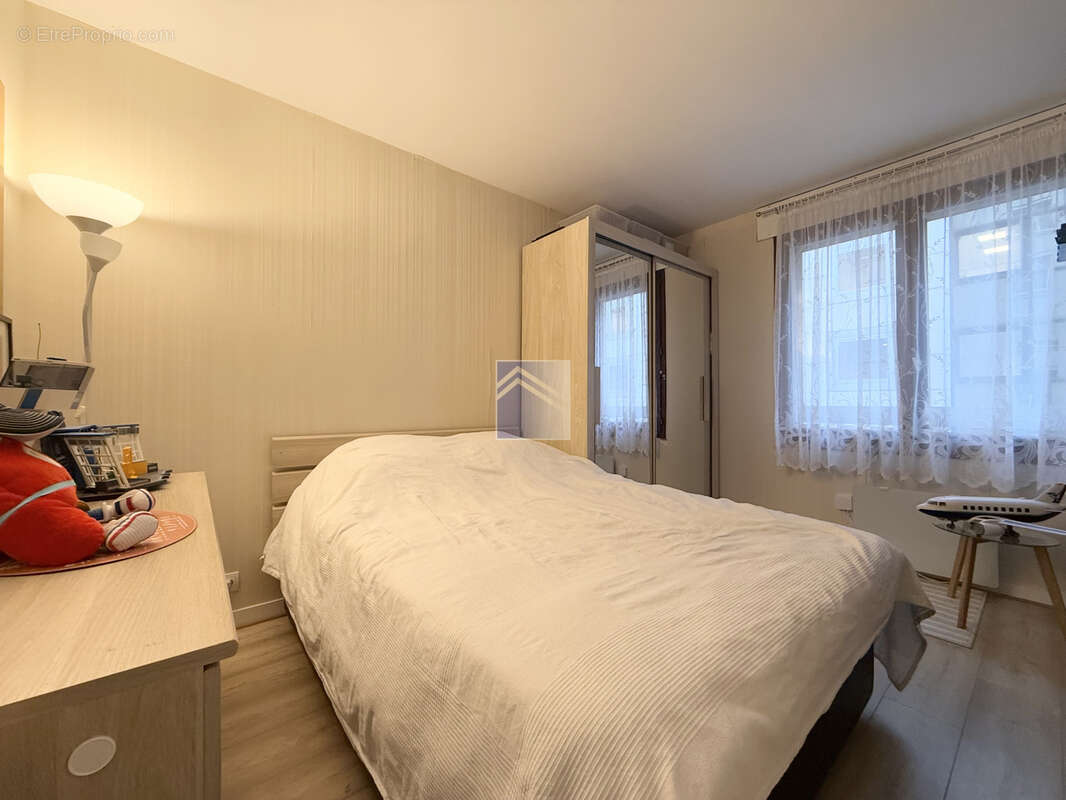 Appartement à COURBEVOIE