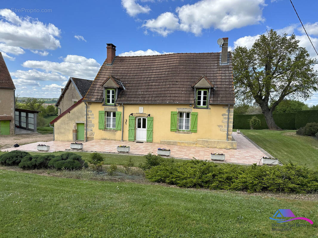 Façade  - Maison à SAINT-ELOY-D&#039;ALLIER