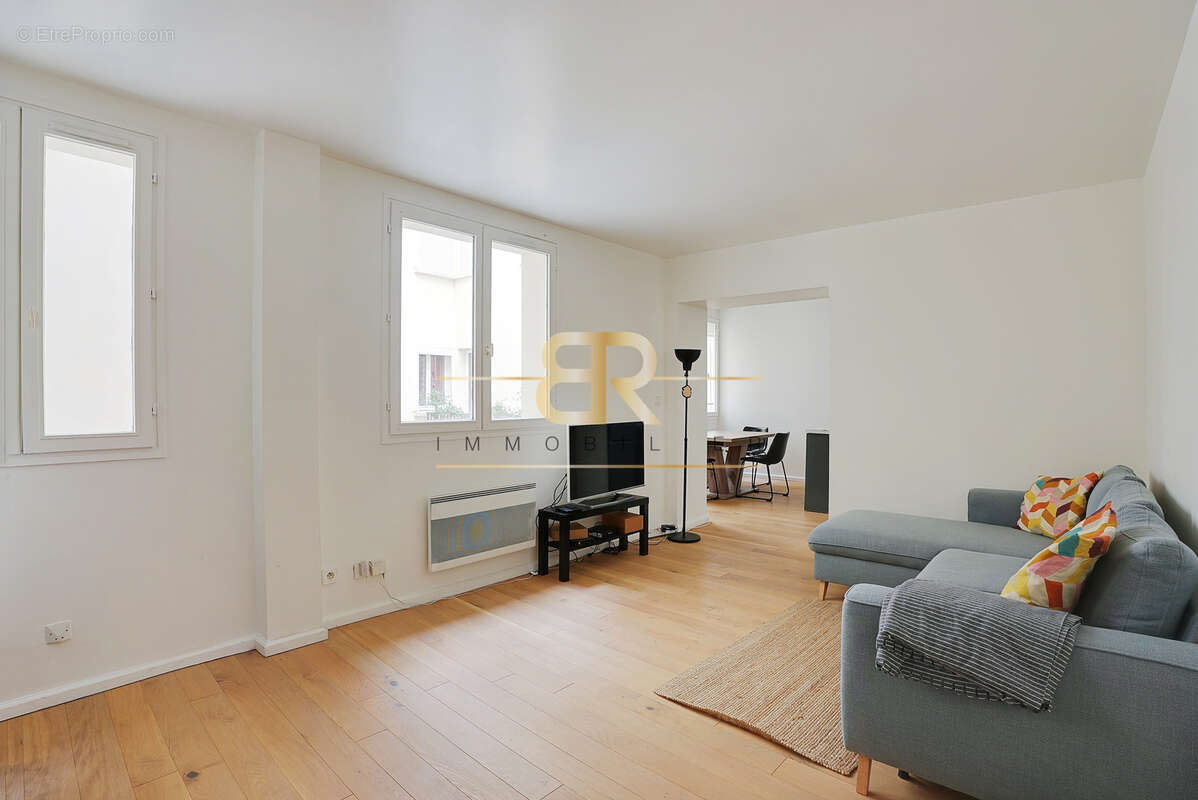 Appartement à PARIS-1E