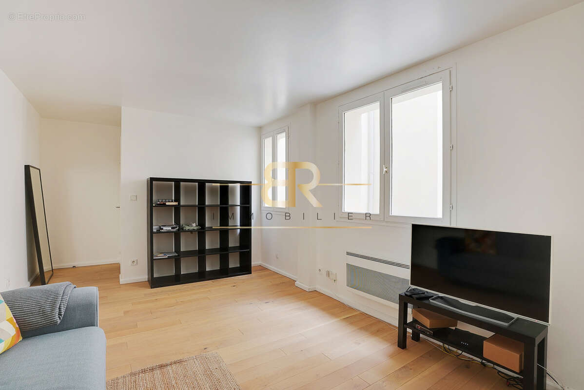 Appartement à PARIS-1E