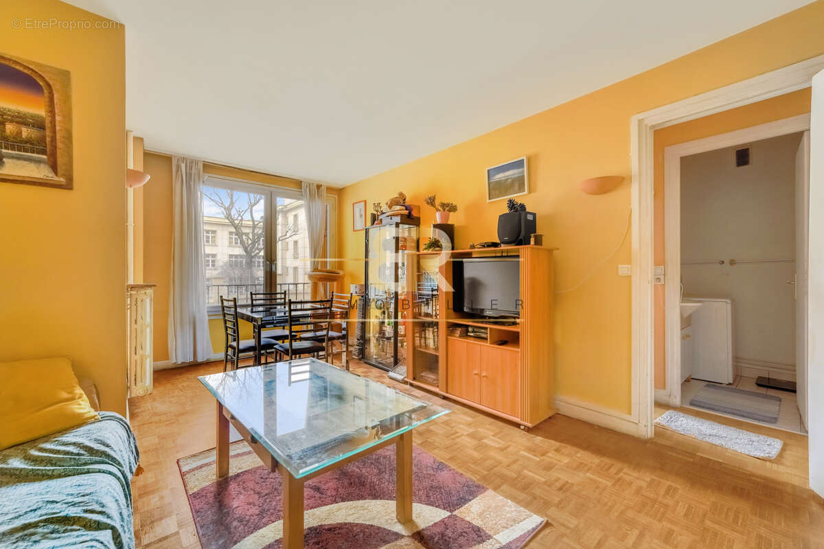 Appartement à PARIS-10E