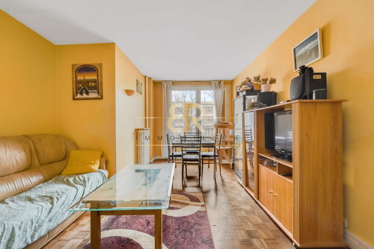 Appartement à PARIS-10E