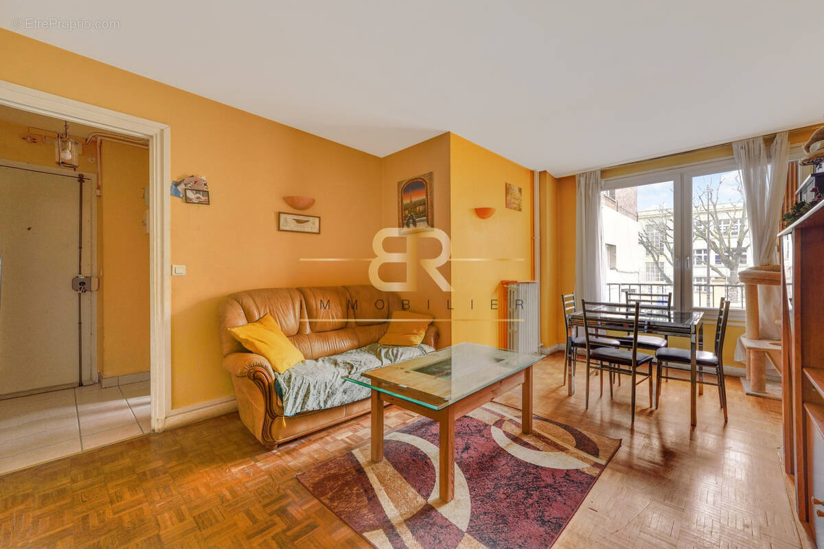 Appartement à PARIS-10E