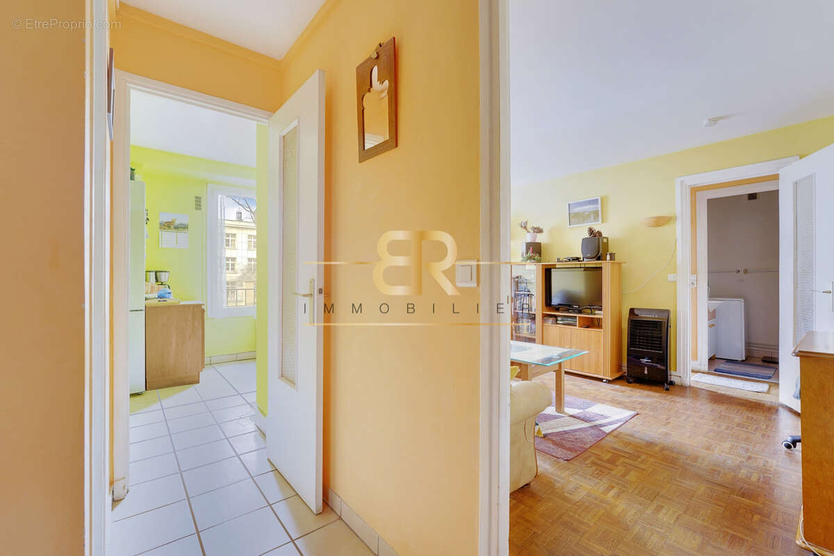 Appartement à PARIS-10E