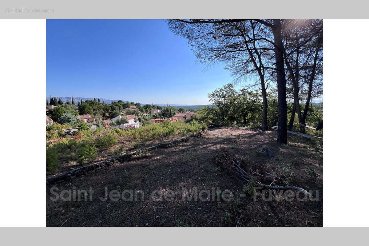 Terrain à GREASQUE