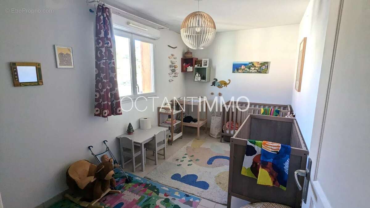 Appartement à VALLAURIS