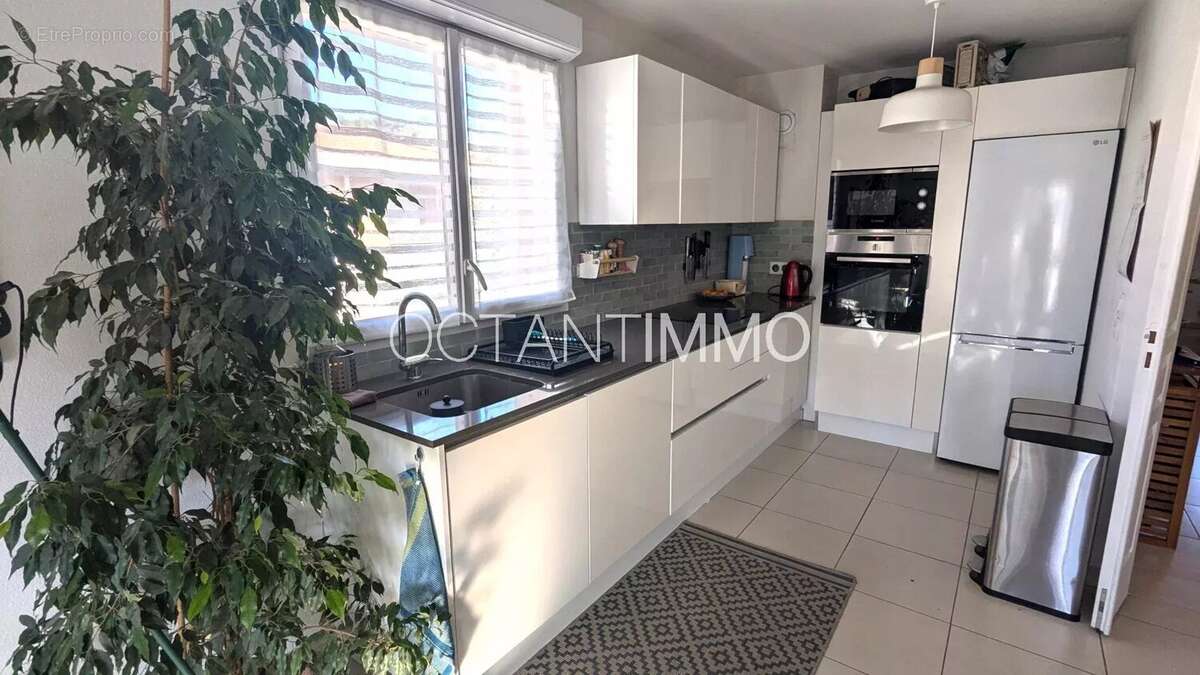 Appartement à VALLAURIS