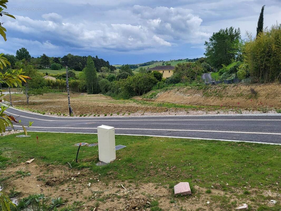 Terrain à CLERMONT-LE-FORT