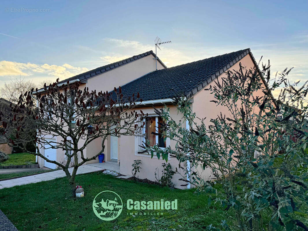 Maison à COURCELLES-CHAUSSY