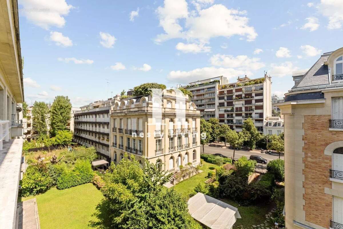 Appartement à PARIS-16E