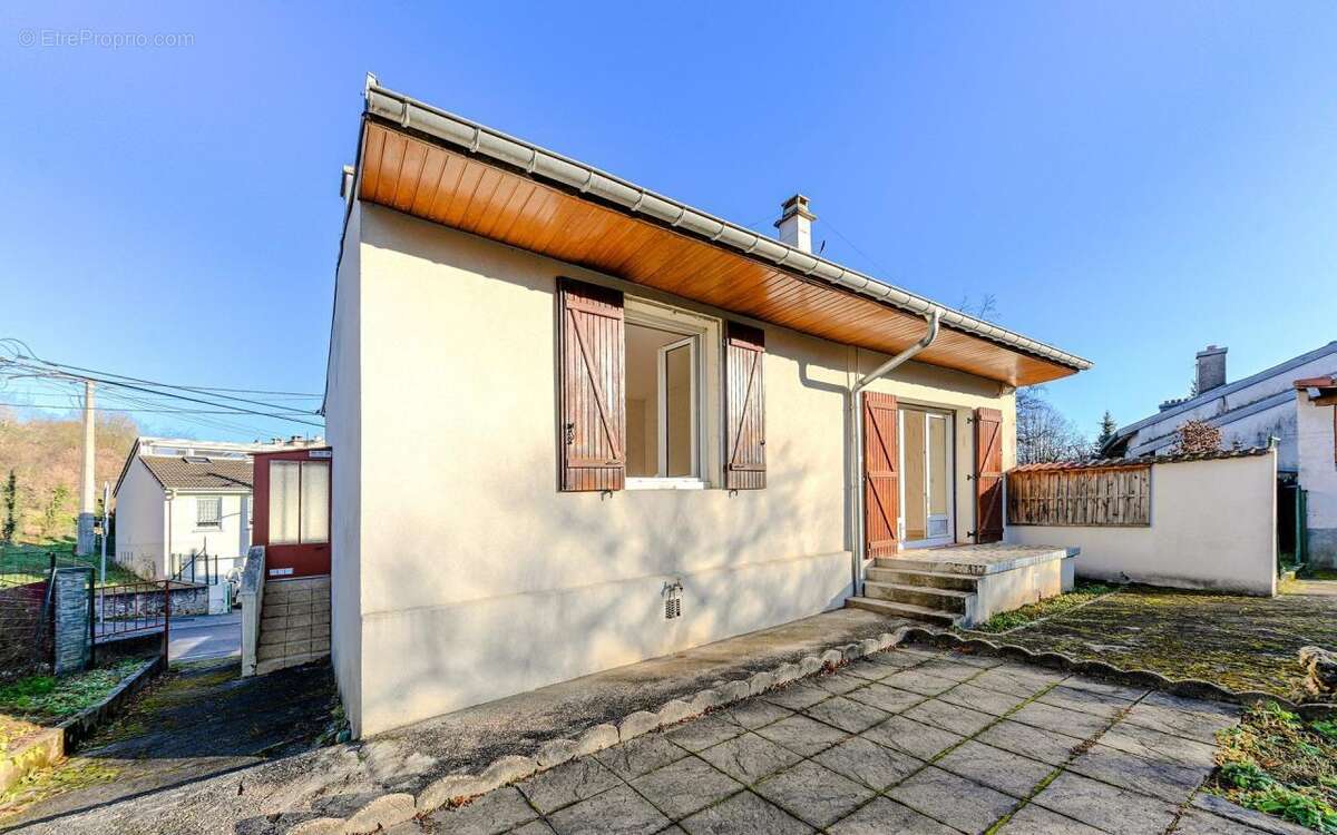 Maison à LAY-SAINT-CHRISTOPHE