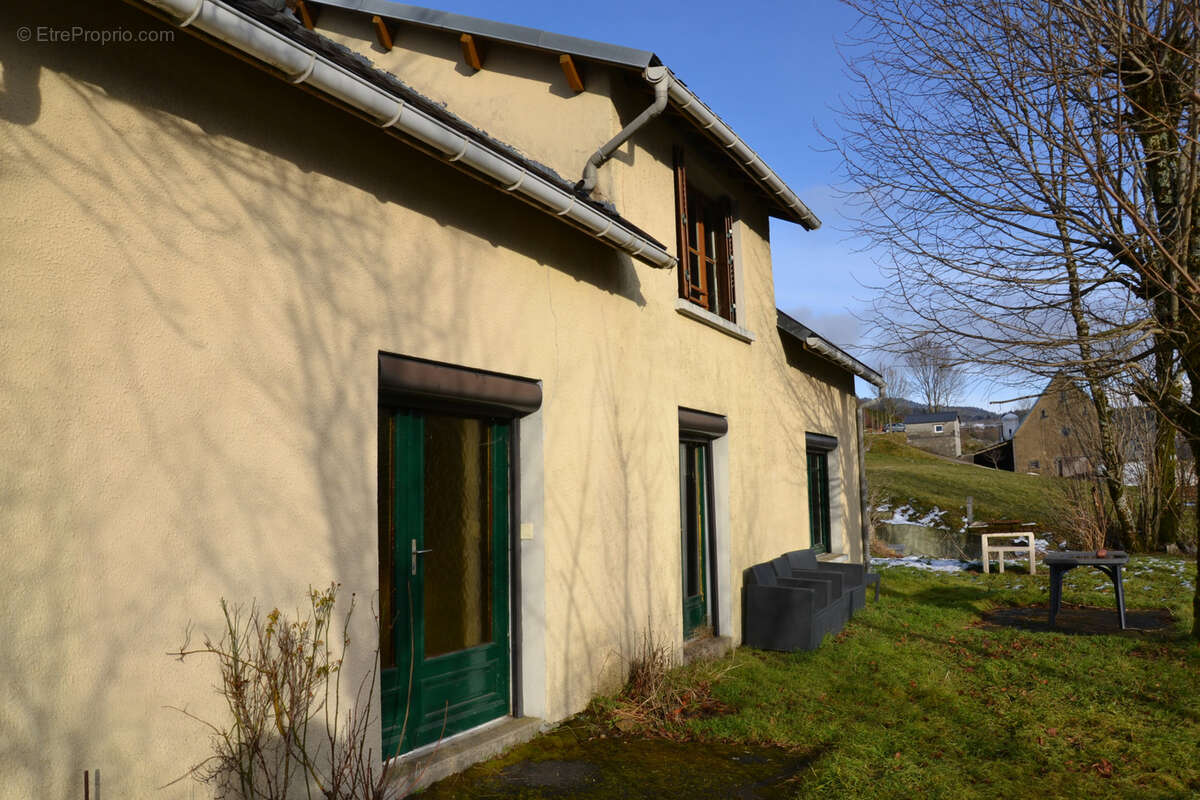 Maison à LA TOUR-D&#039;AUVERGNE