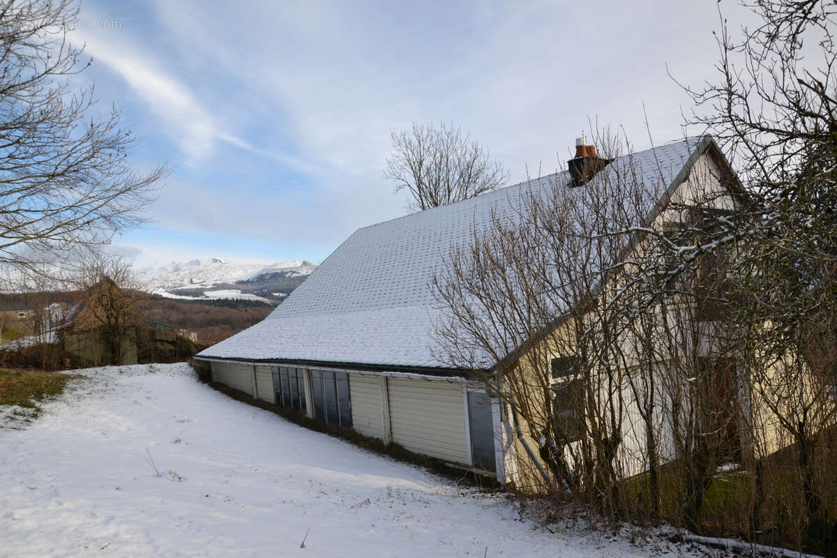 Maison à LA TOUR-D&#039;AUVERGNE