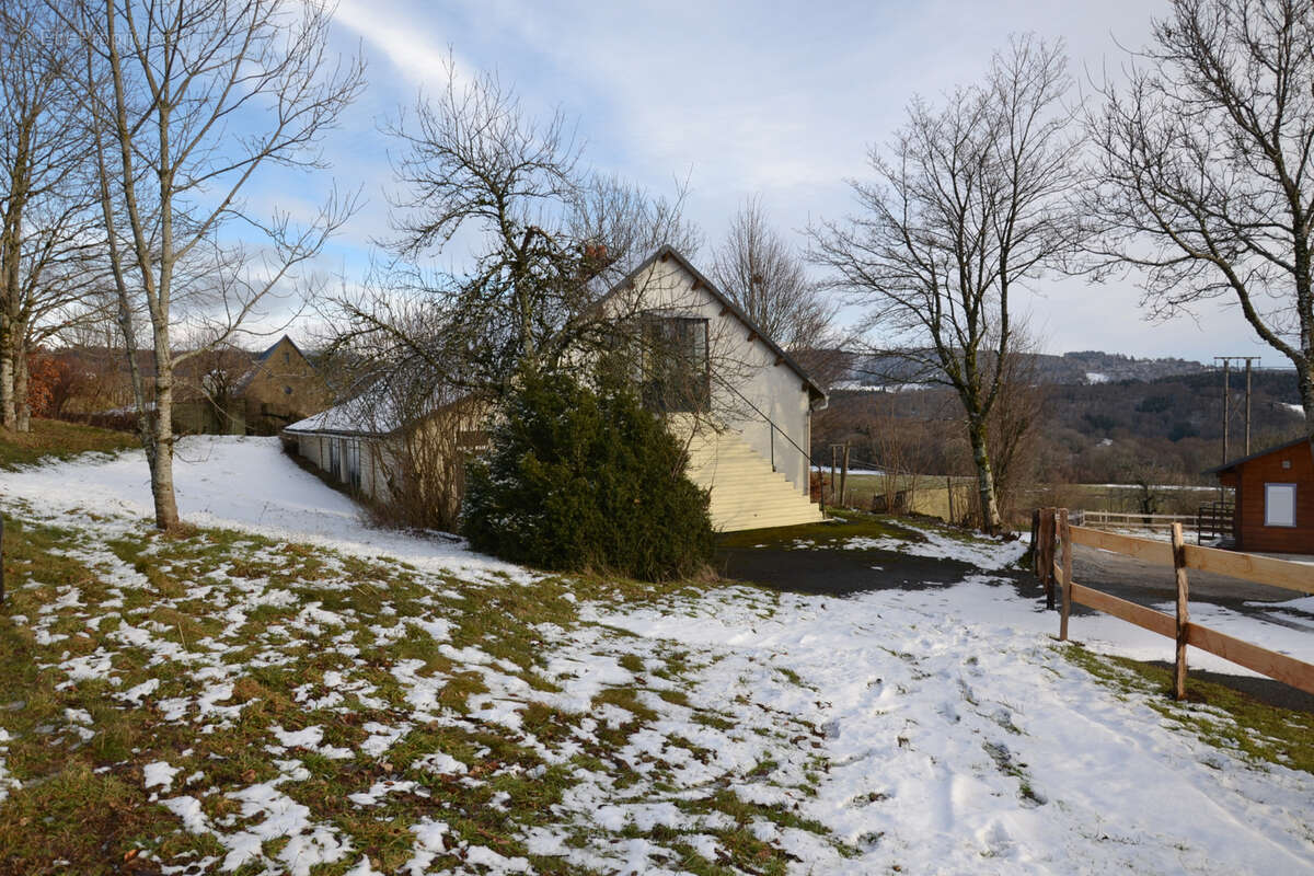 Maison à LA TOUR-D&#039;AUVERGNE