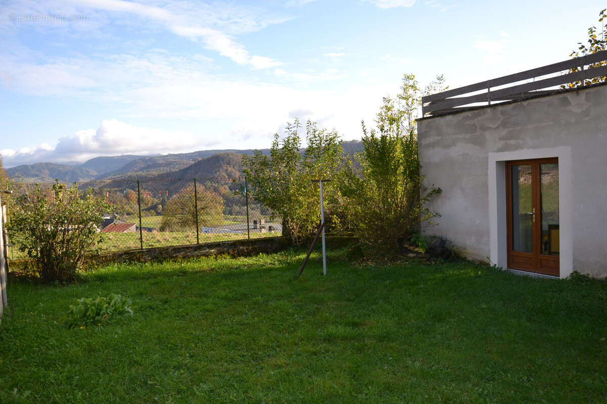 Maison à SAINT-SAUVES-D&#039;AUVERGNE