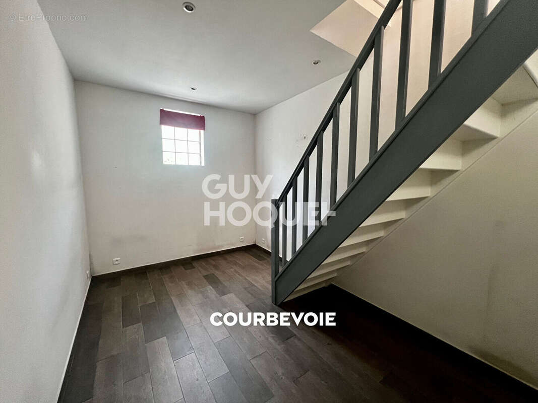 Appartement à COURBEVOIE