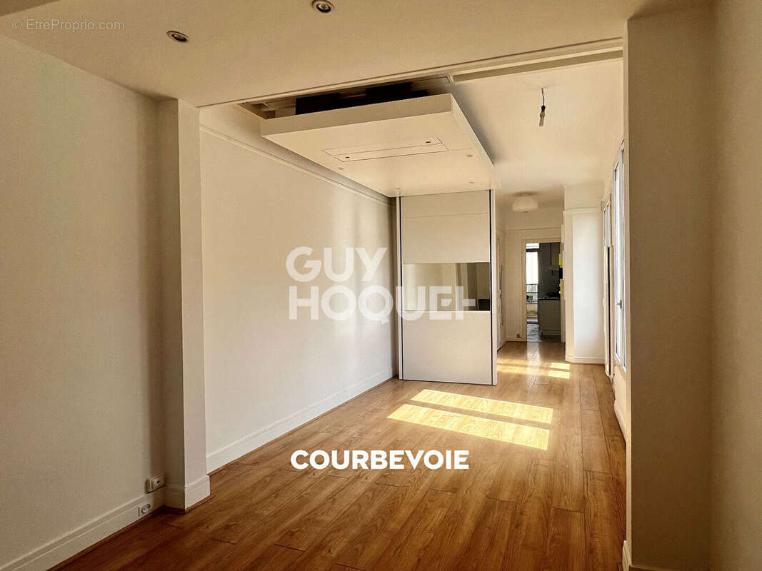 Appartement à COURBEVOIE