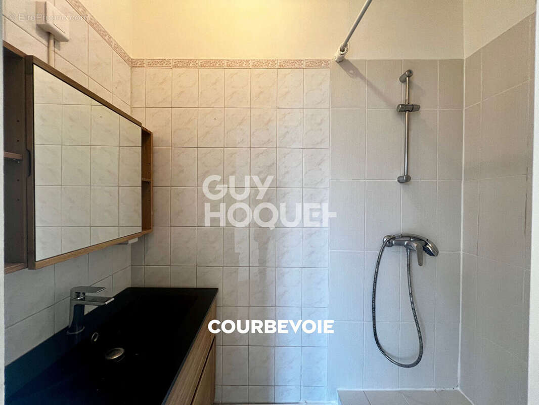 Appartement à COURBEVOIE