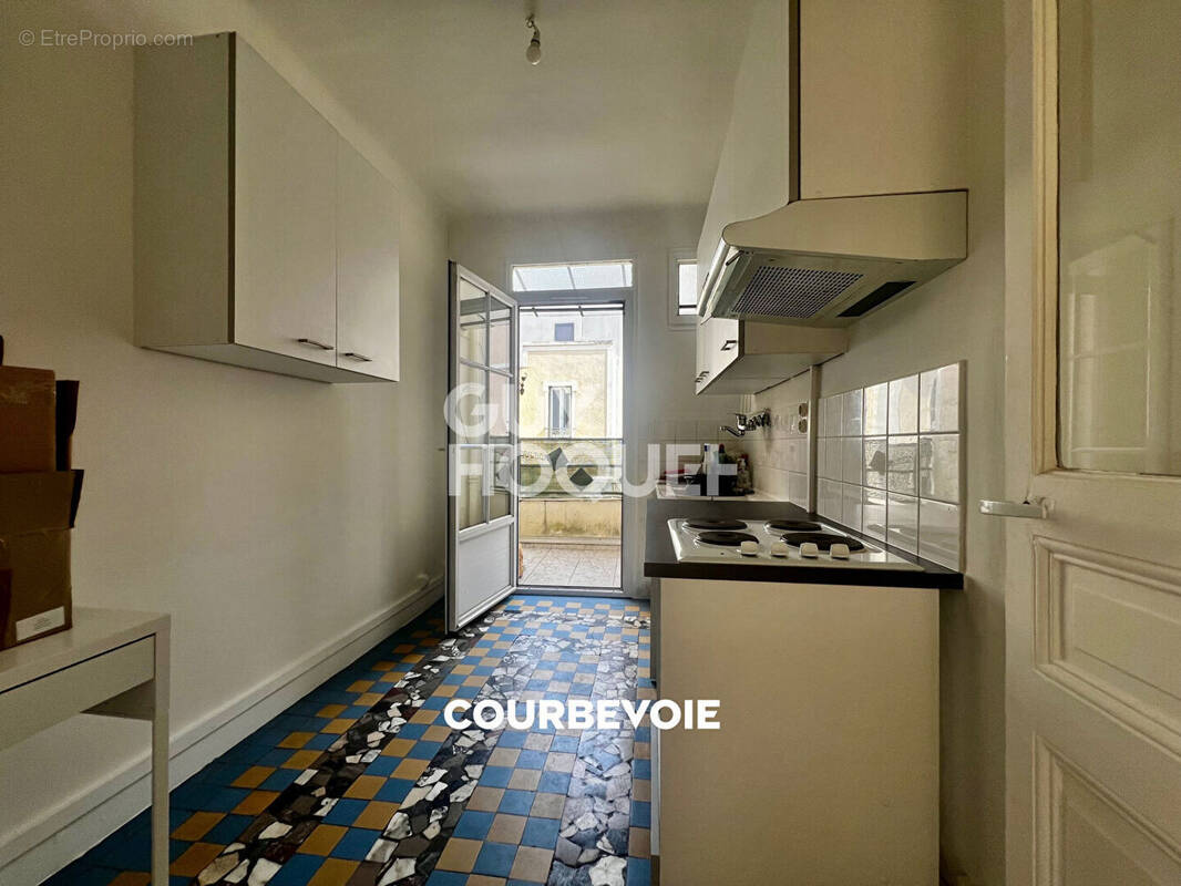 Appartement à COURBEVOIE