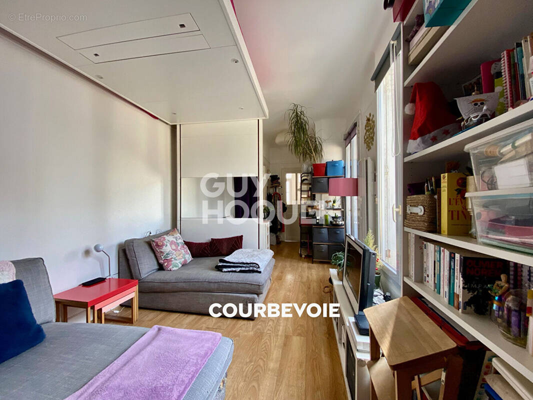 Appartement à COURBEVOIE