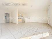 Appartement_T3_Vetraz-Monthoux_belle_superficie_prox_frontière_Suisse_tram__direction_GENEVE_Secteur_Verdoyant__Frontaliers_Moderne_Piscine_Salon_ - Appartement à VETRAZ-MONTHOUX