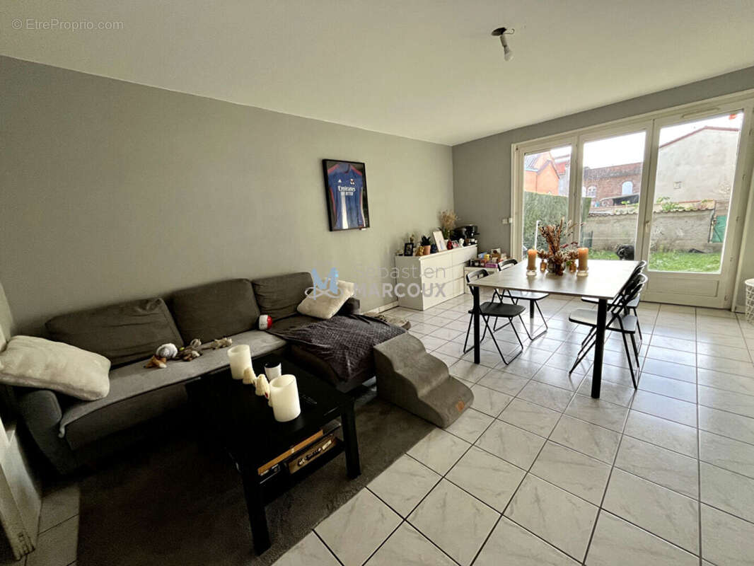 Appartement à SURY-LE-COMTAL