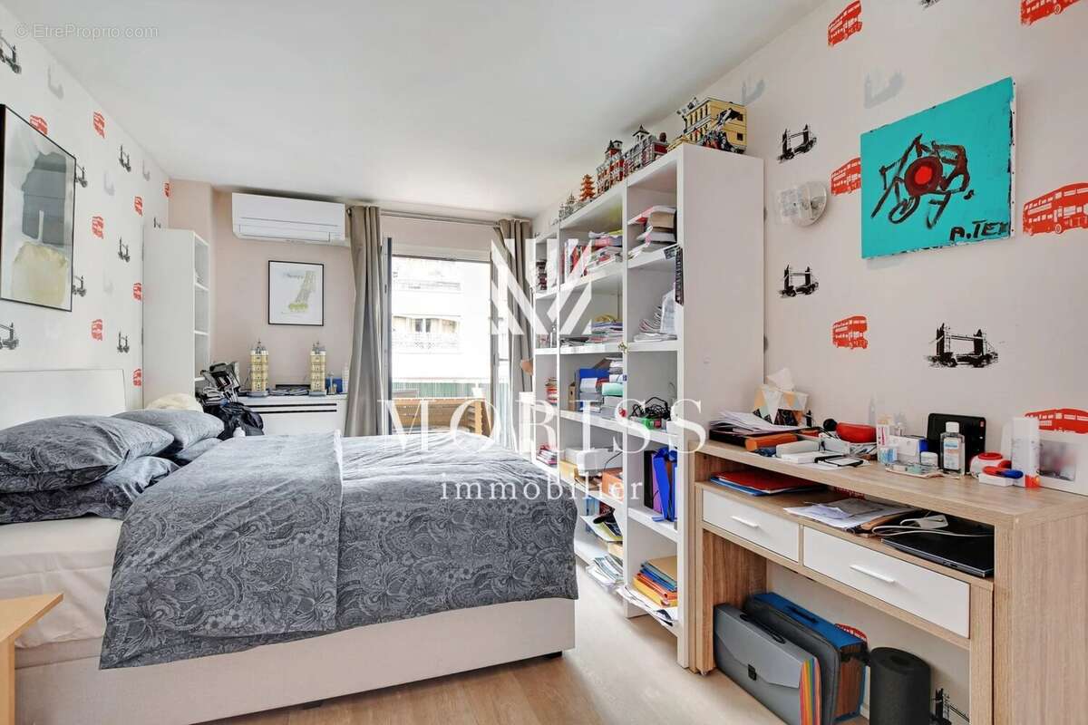 Appartement à PARIS-16E