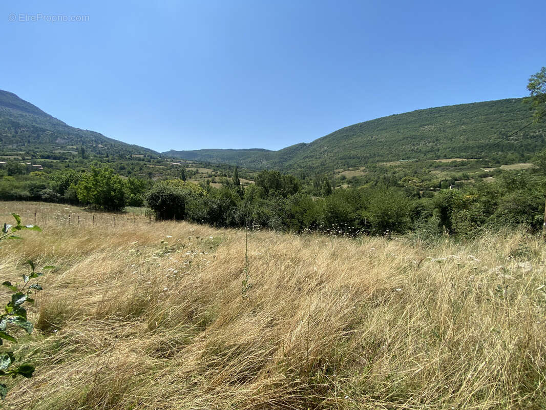 Terrain à LA ROCHE-SUR-LE-BUIS