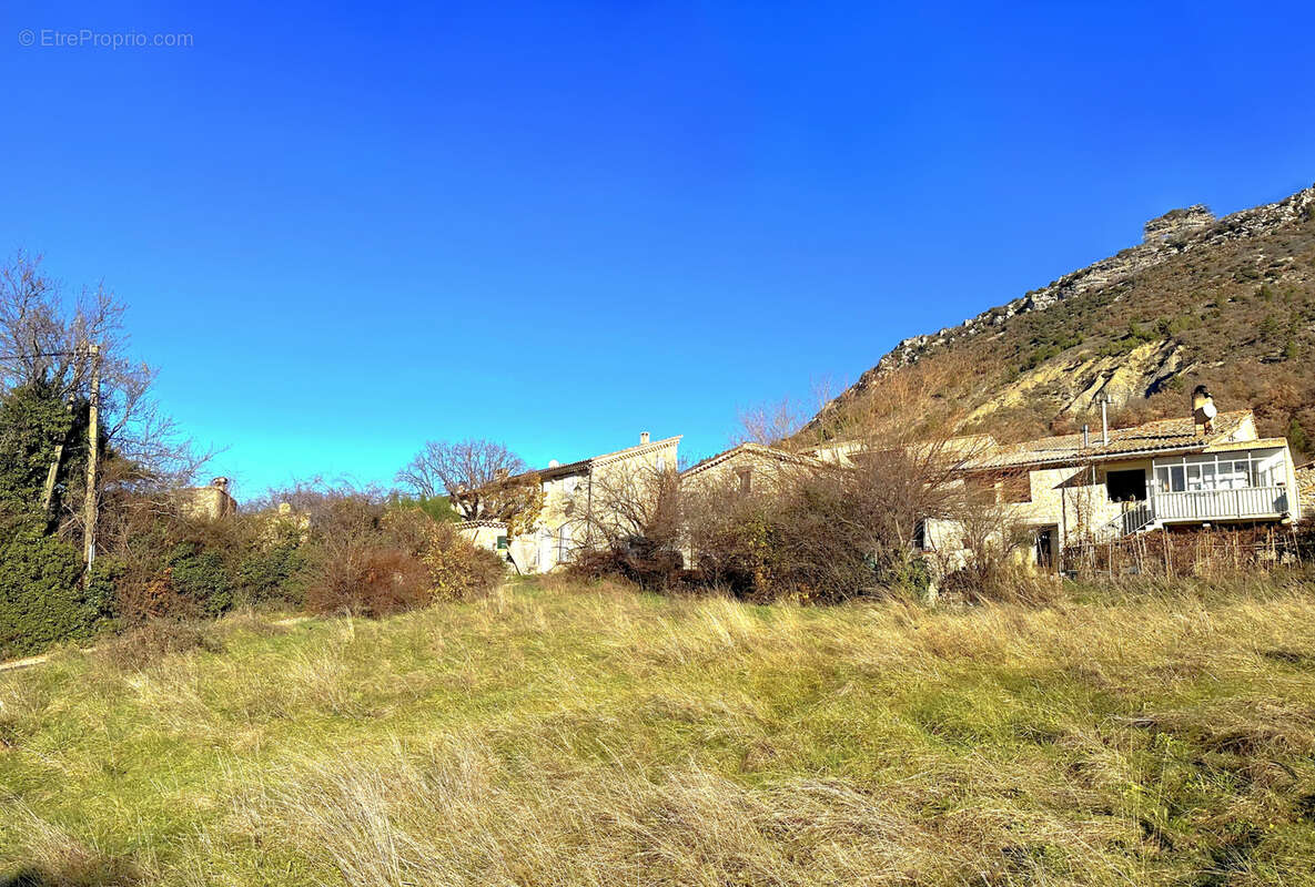 Terrain à LA ROCHE-SUR-LE-BUIS