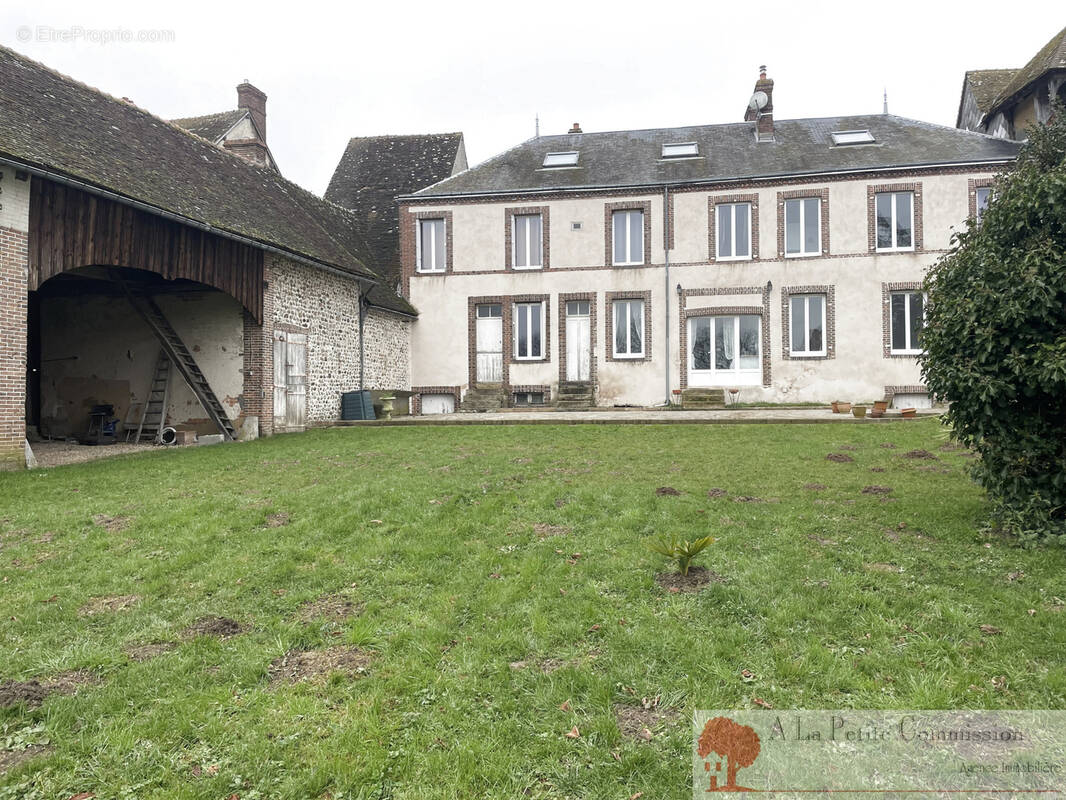 Maison à CHAMPROND-EN-GATINE