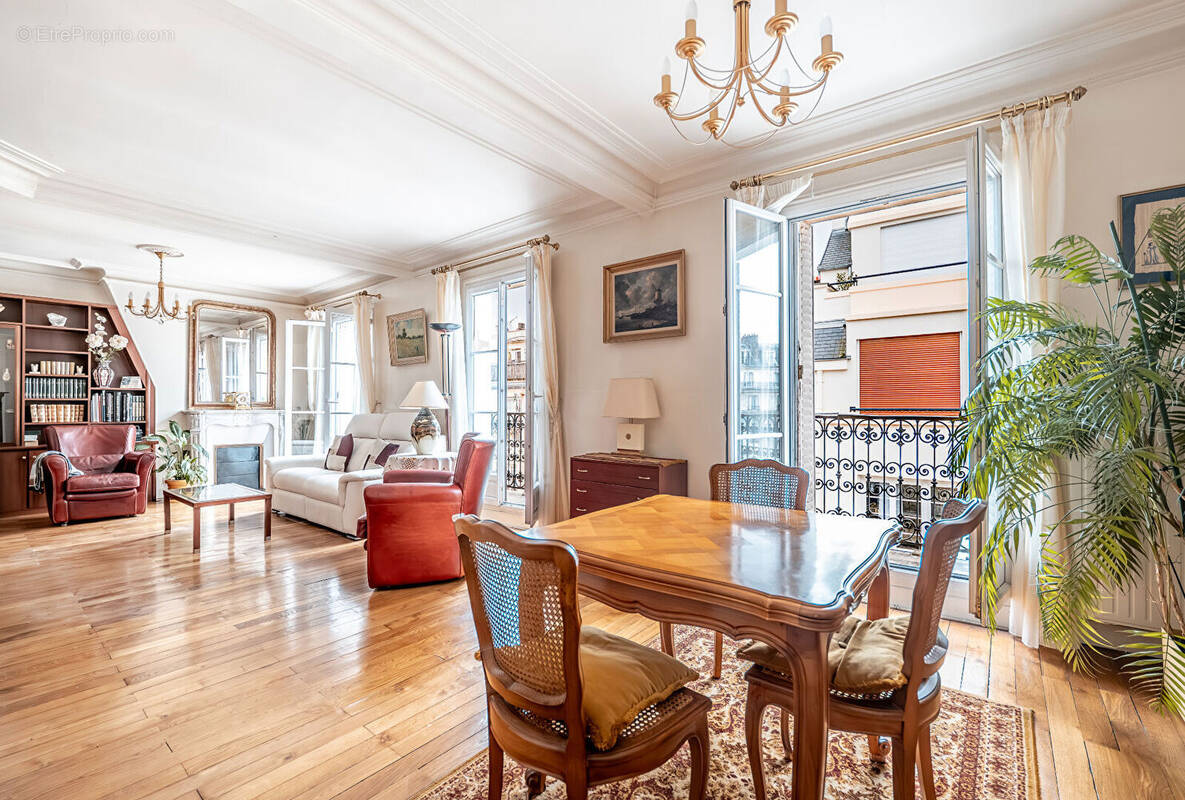 Appartement à PARIS-17E