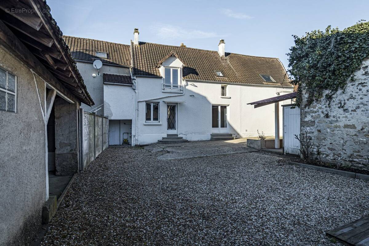 Maison à GAILLON-SUR-MONTCIENT