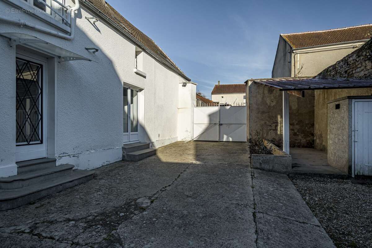 Maison à GAILLON-SUR-MONTCIENT