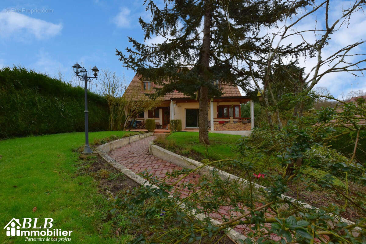 Maison à LES ESSARTS-LE-ROI