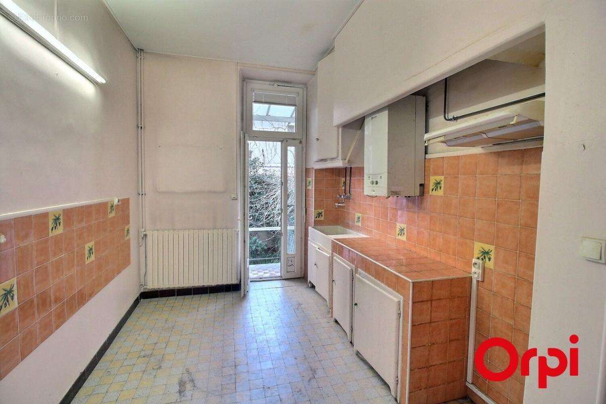 Appartement à MARSEILLE-5E