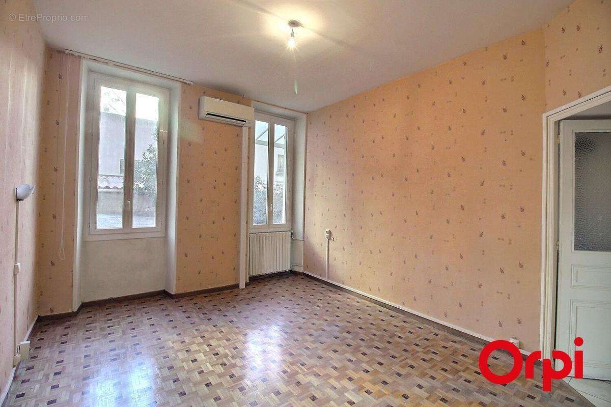 Appartement à MARSEILLE-5E