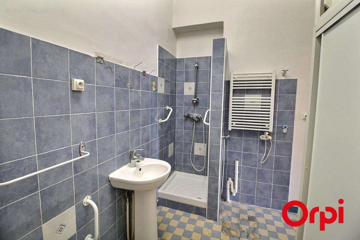 Appartement à MARSEILLE-5E