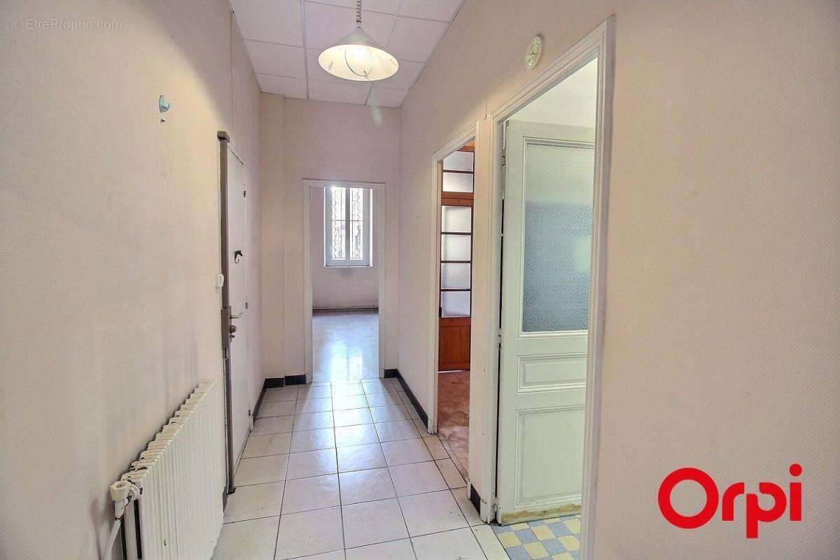 Appartement à MARSEILLE-5E